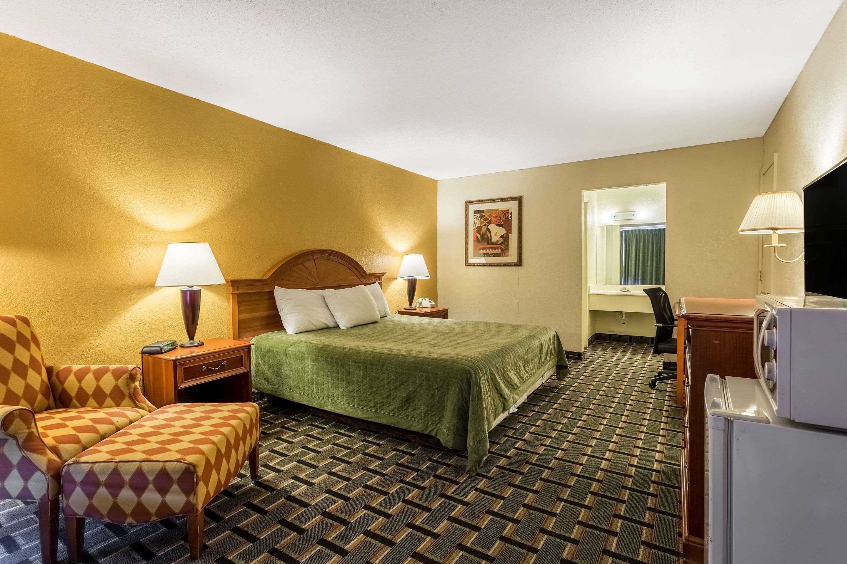 Rodeway Inn Denmark-Jackson Exterior photo